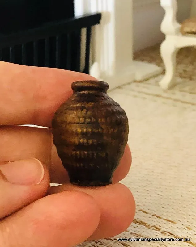 Aged Vase - Miniature