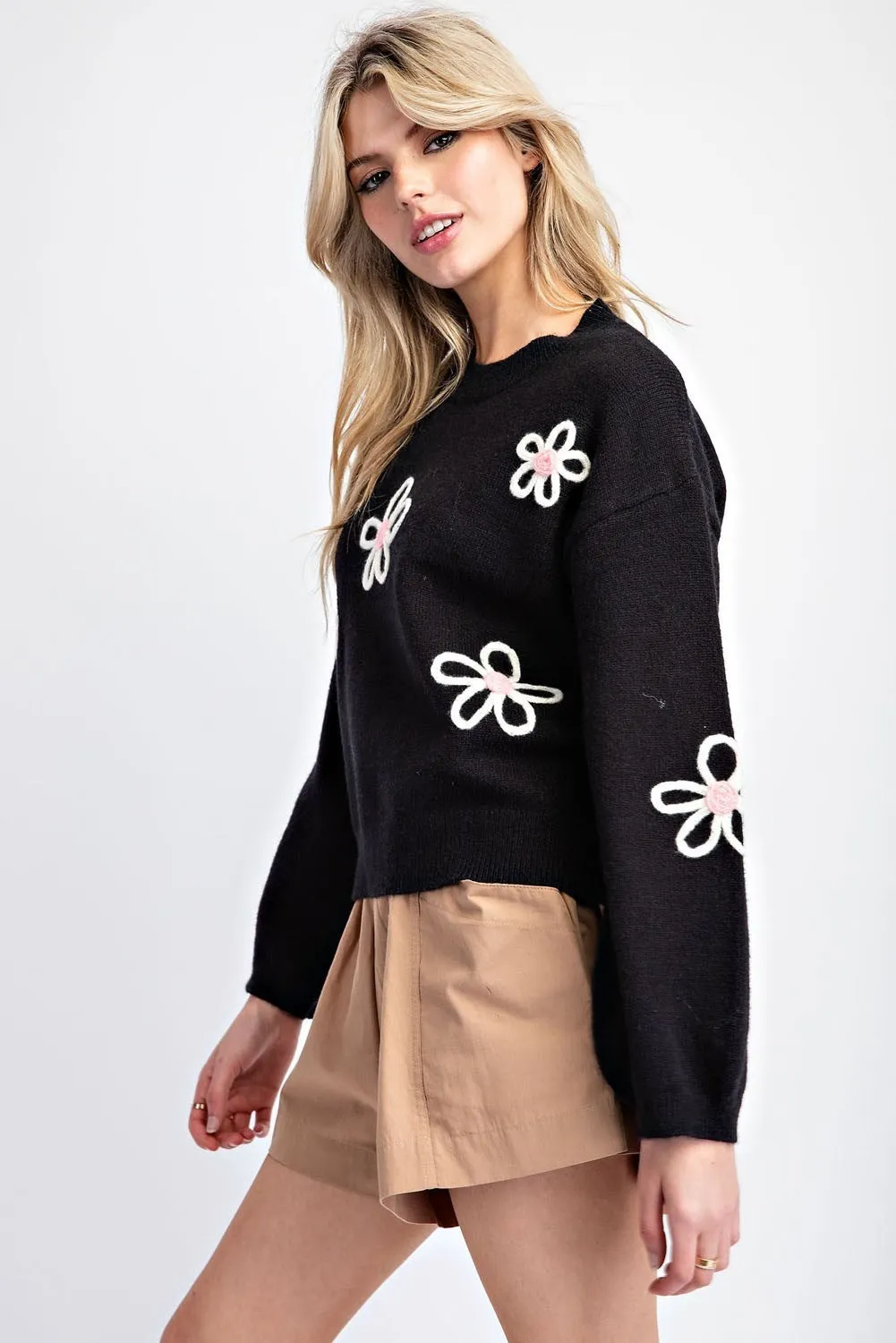 APPLIQUE FLOWER SWEATER