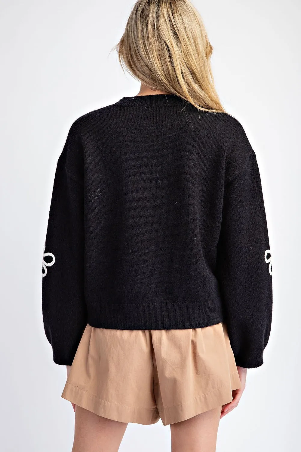 APPLIQUE FLOWER SWEATER