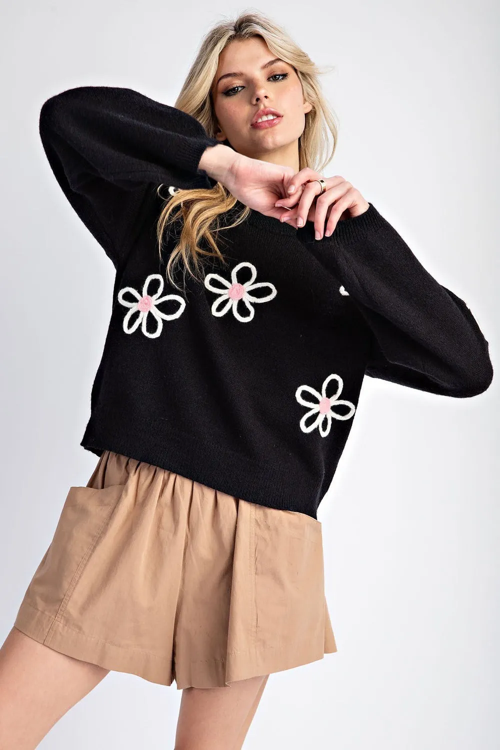 APPLIQUE FLOWER SWEATER