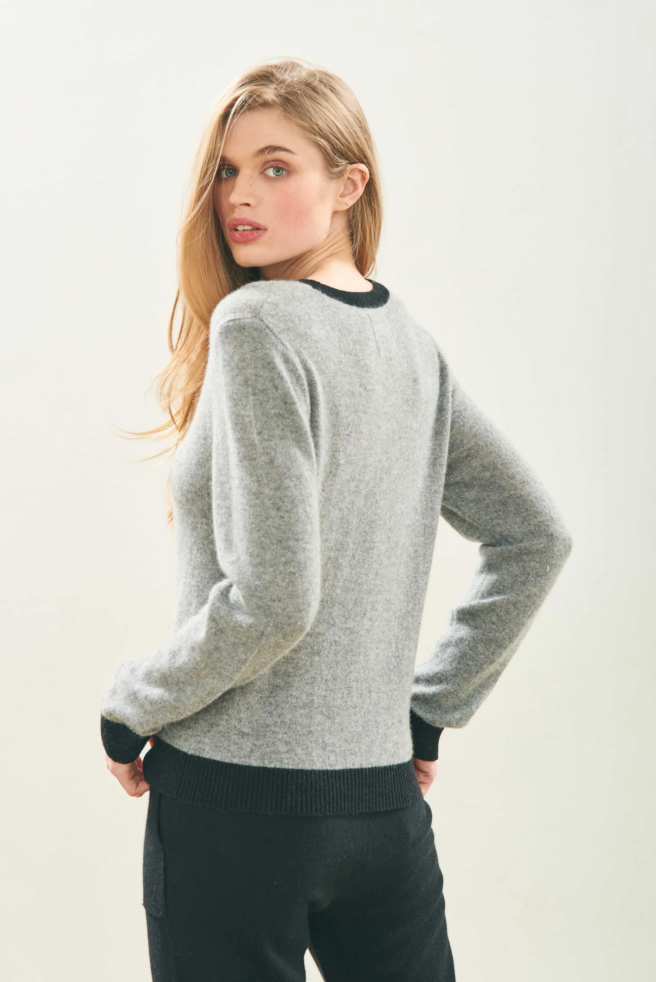 Cashmere Contrast Crew in Mid Grey and Black