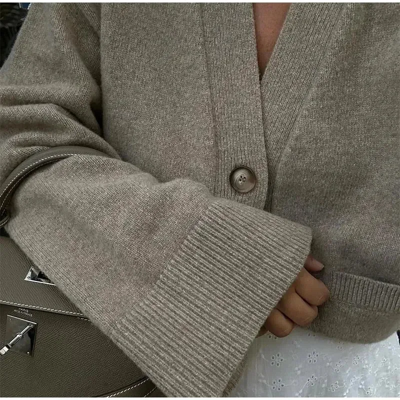 Modern Knit Cardigan Women’s Autumn Wardrobe Essential